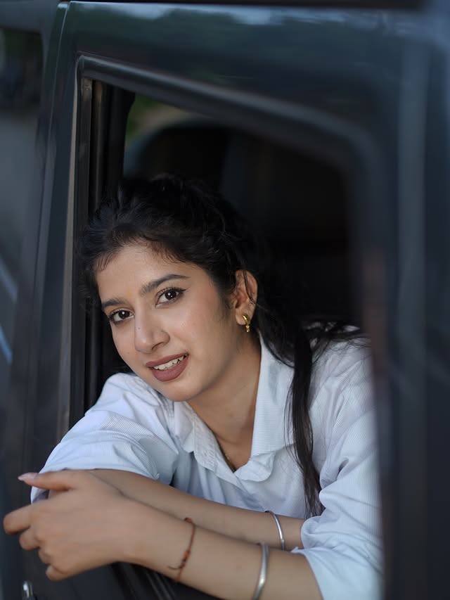 Divya Sharma : Bio, Height, Weight, Age, Facts & More